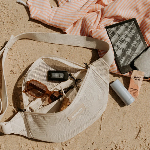 SANDE™ ESSENTIALS CROSSBODY BAG - SAND